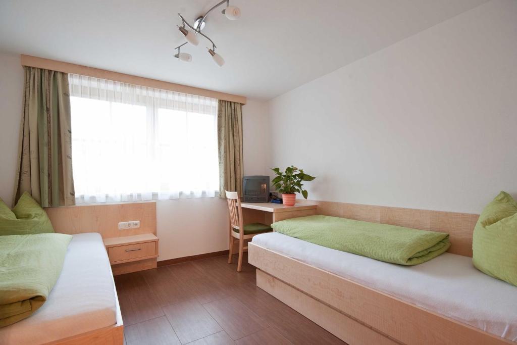 Landhaus Taurer Kals-am Großglockner Chambre photo